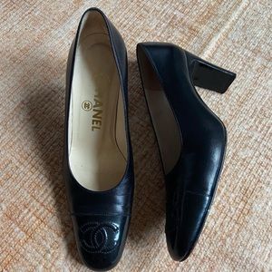 Vintage Chanel Heels in Black Size 7